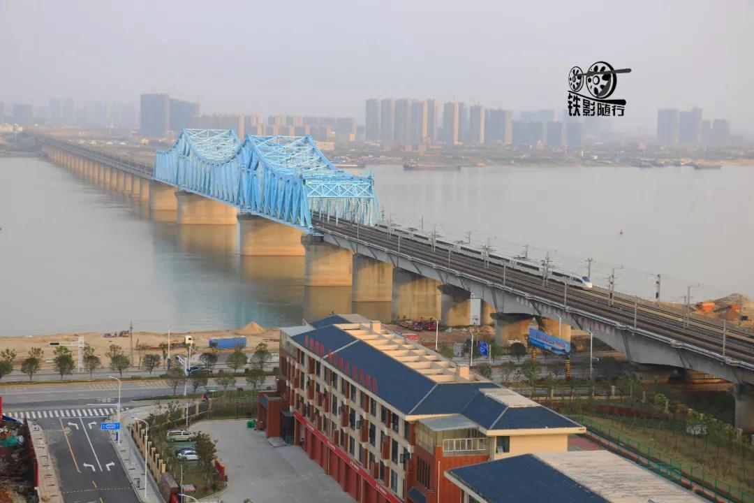 閾佸奖闅忚婊囪秺閾佽矾,閾佸奖