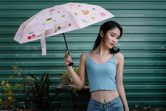 只有女生巴掌大小的banana口袋伞，伞内自动降温似“移动空调”！