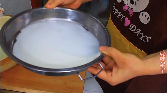 制作大米粉皮的家常做法,用大米制作嵌糕皮的做法