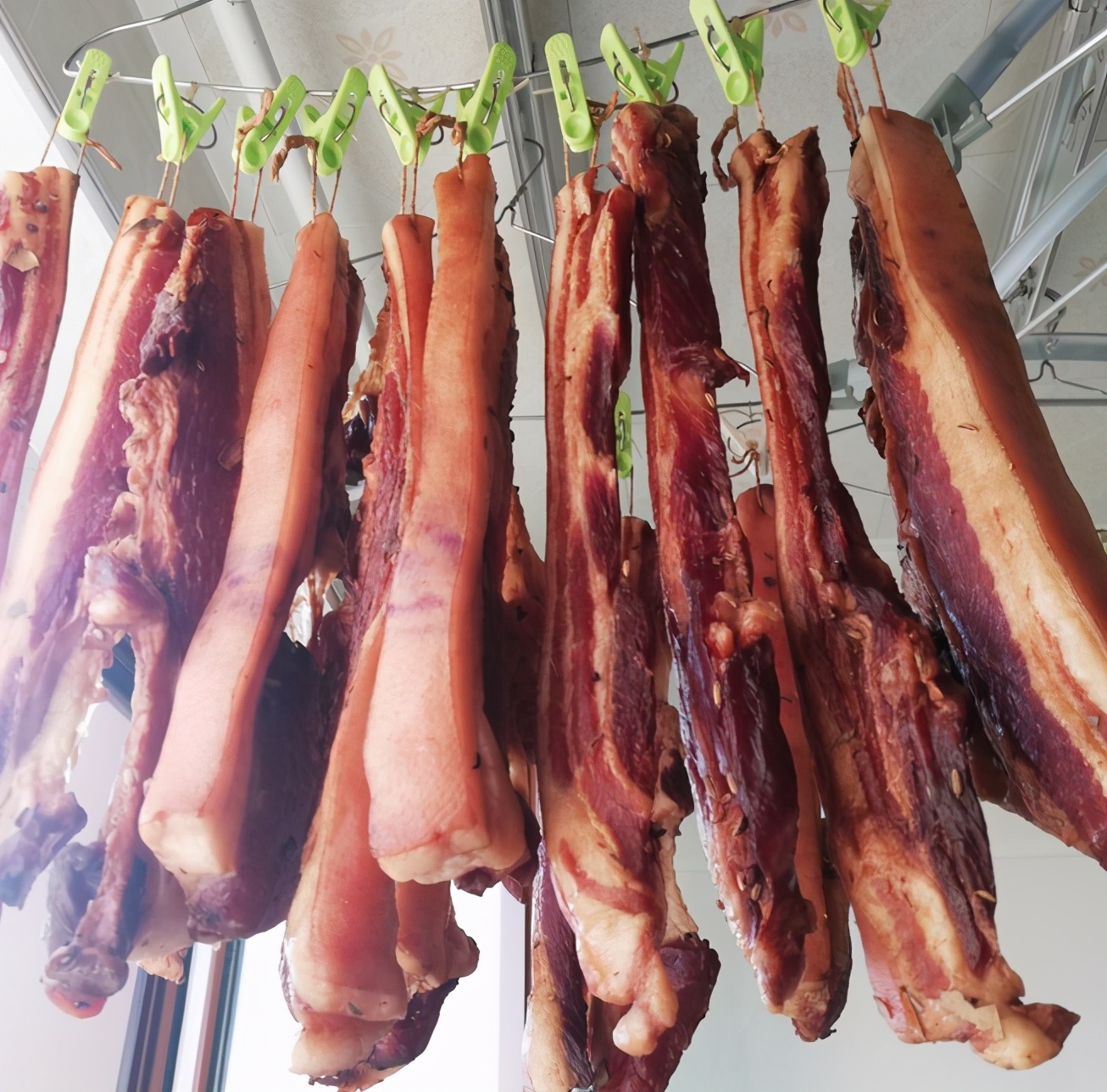 农村简易烟熏肉,城里怎么弄烟熏肉