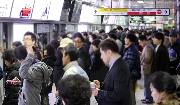 韩国年轻人逃离首尔,韩国年轻人不想出门