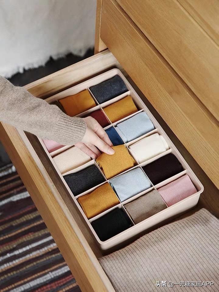 无隔板大衣柜如何收纳整理,大衣柜挂衣区上层怎么收纳