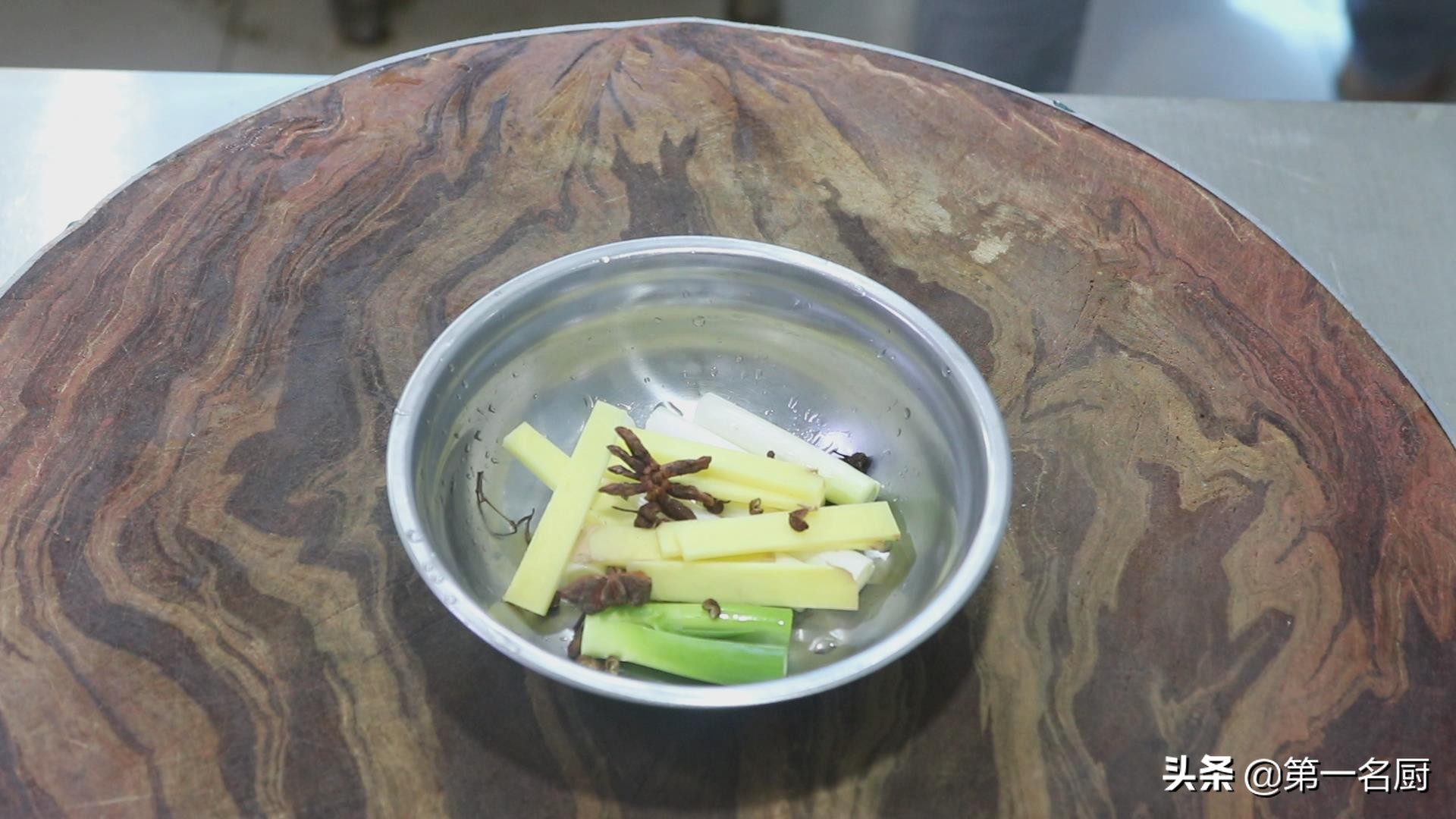 老鸭汤怎么做的好喝,老鸭汤怎样做好喝