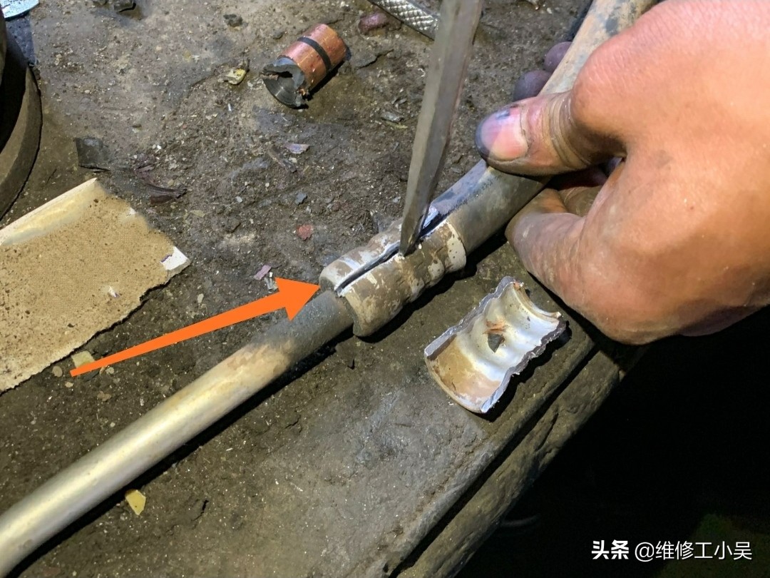 空调修理师傅泄漏氟利昂,汽车空调管道漏氟维修多少钱