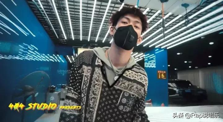 ​意外！因拉黑微博评论，贝贝遭diss“你在跪舔KrisWu”