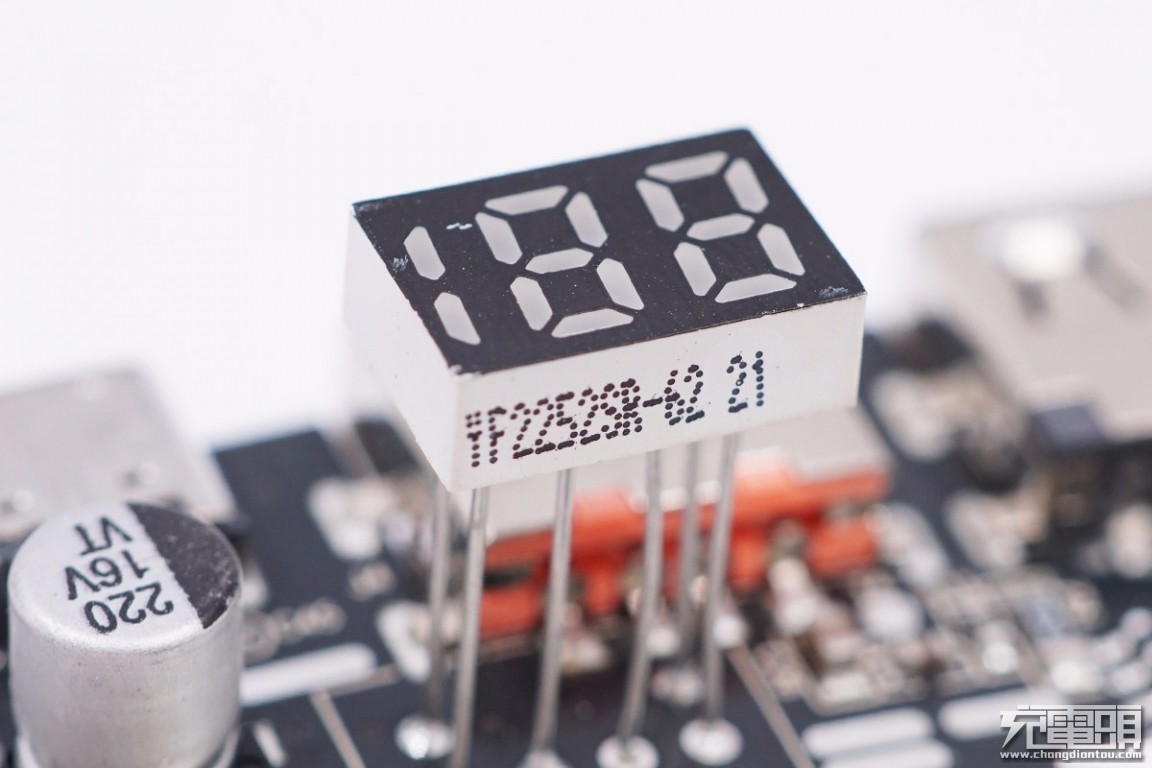 拆解aigo充电宝,aigo2000充电宝拆解