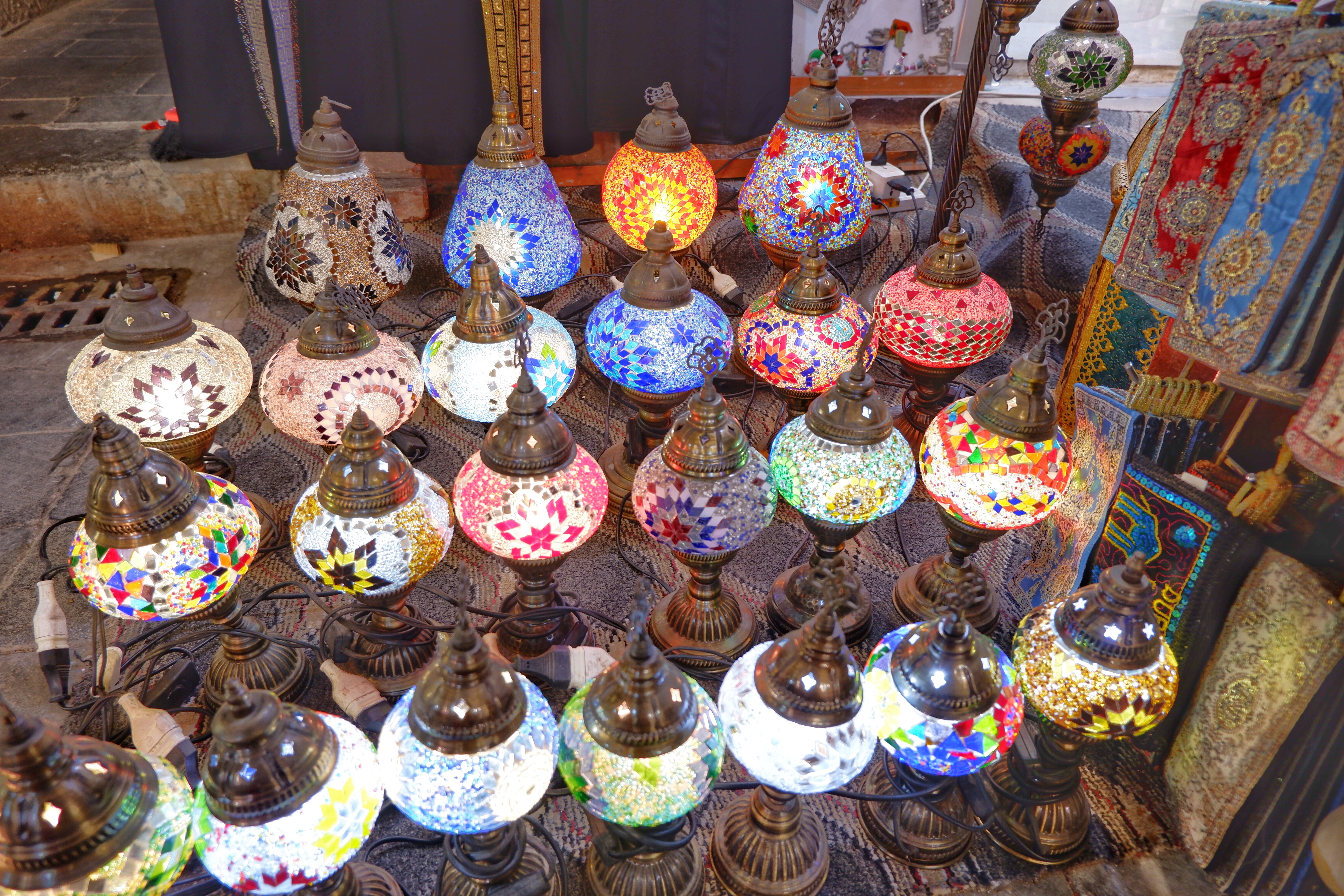 迪拜紫色香精香水批发,迪拜香精为什么比香水便宜好多呢