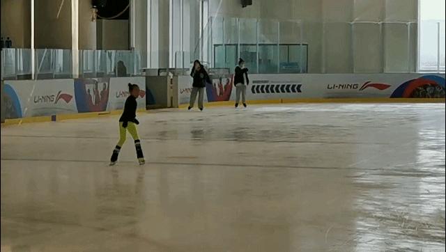 在家门口的商场里，看世界级冰上运动直播比赛