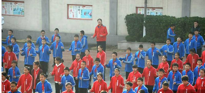 中国女篮2米28新星超级崛起,中国女篮最新名单及个人身高