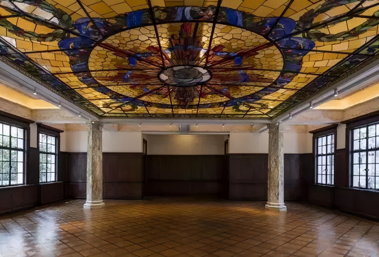 大牌为何喜欢抄小众品牌,大牌为什么喜欢黑白