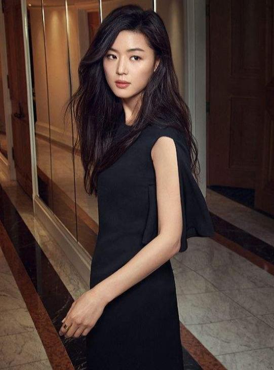 全智贤8年前杂志旧照曝光,全智贤不愧是冻龄辣妈