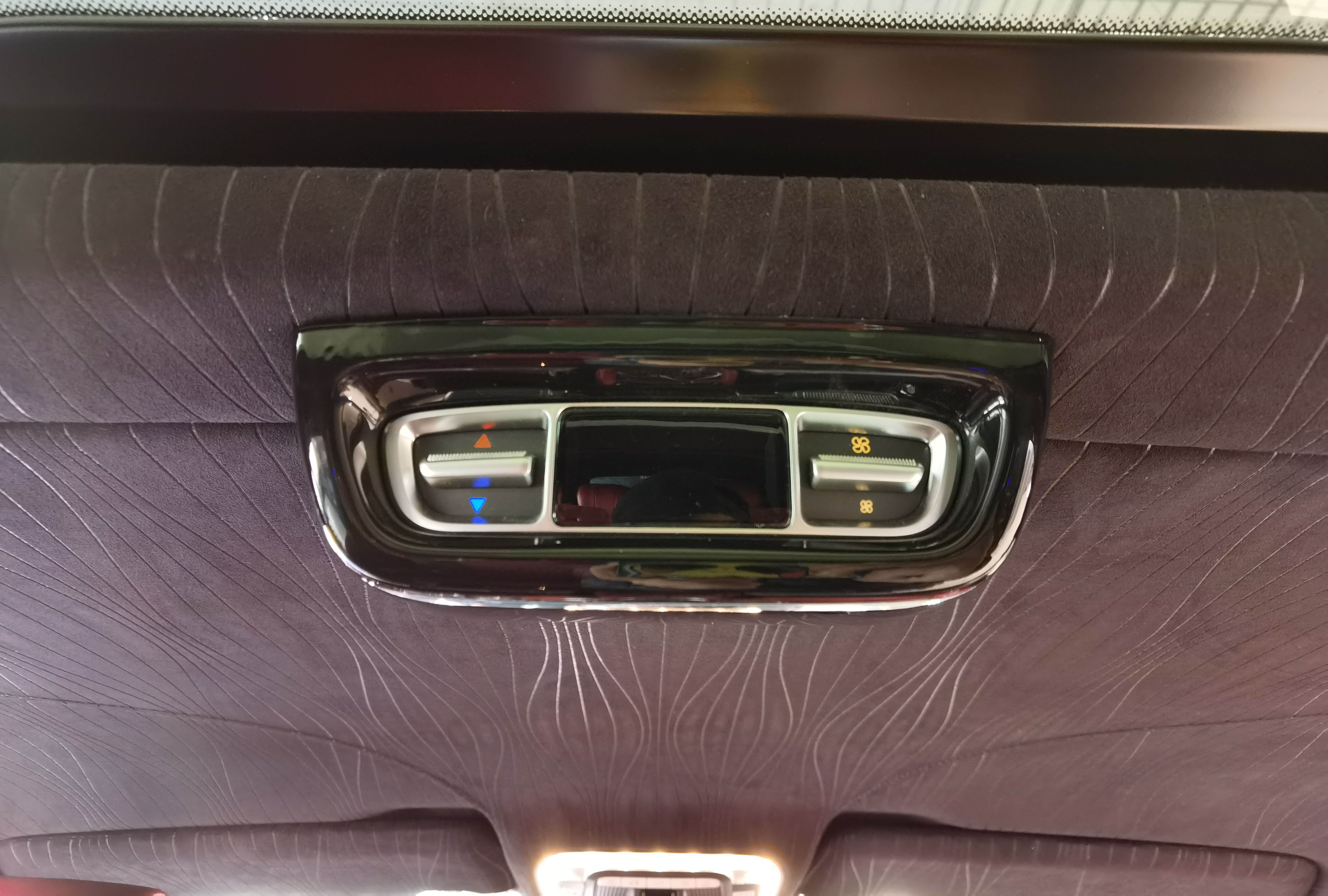 从简约到惊艳，奔驰V级商务车巅峰对决，同样的价格你会选谁？