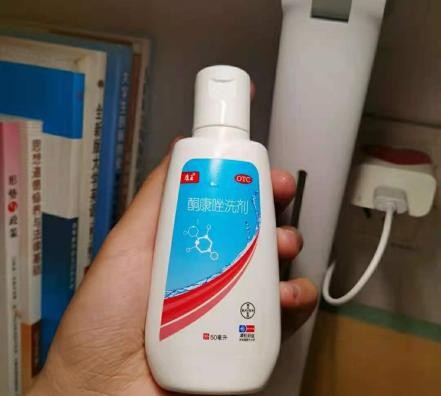 头发油得快是不是病,头发油得快还有头皮屑