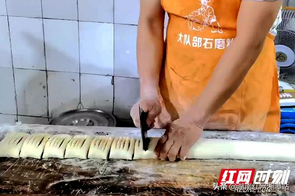 湘潭“味蕾地图”④丨“大队部”佛手卷:源自“鼎昌裕”百年老传承