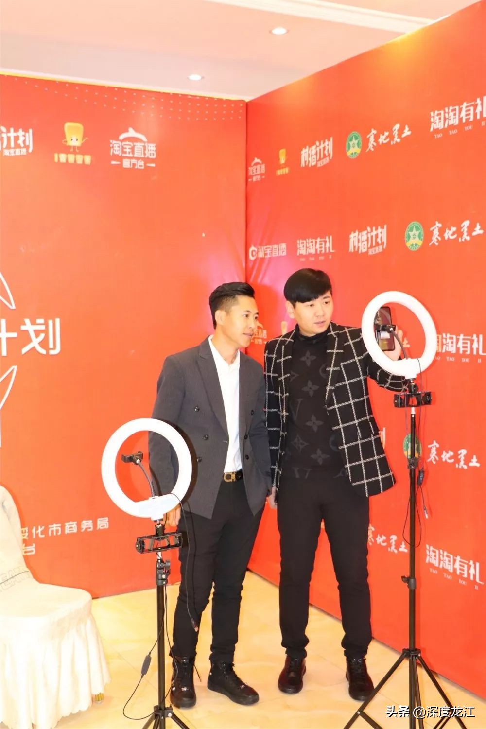 青冈的素人“李佳琦”们，用直播点亮生活