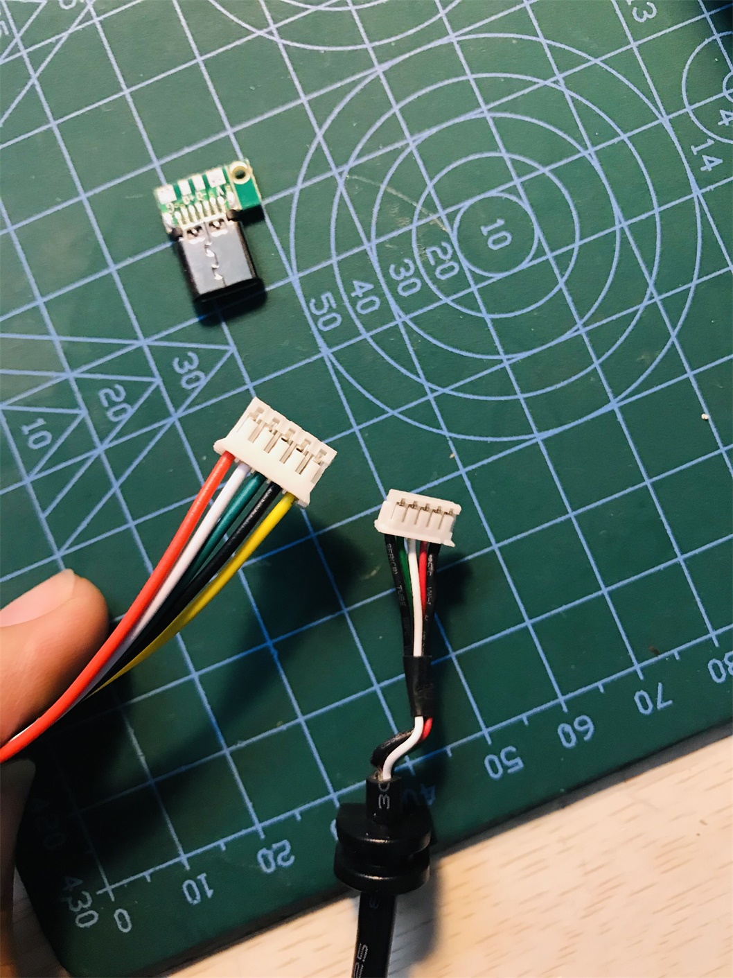 3494机械键盘,不到百元的青轴高颜值键盘