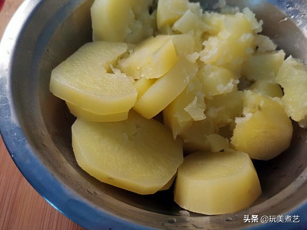 如何做出更美味的土豆香菇鸡,黄焖鸡加土豆香菇最下饭菜