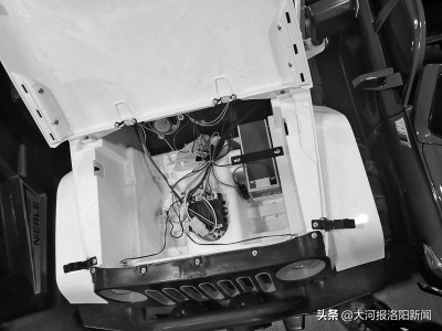 小孩花300多买了个遥控车,给儿子花300买了遥控汽车