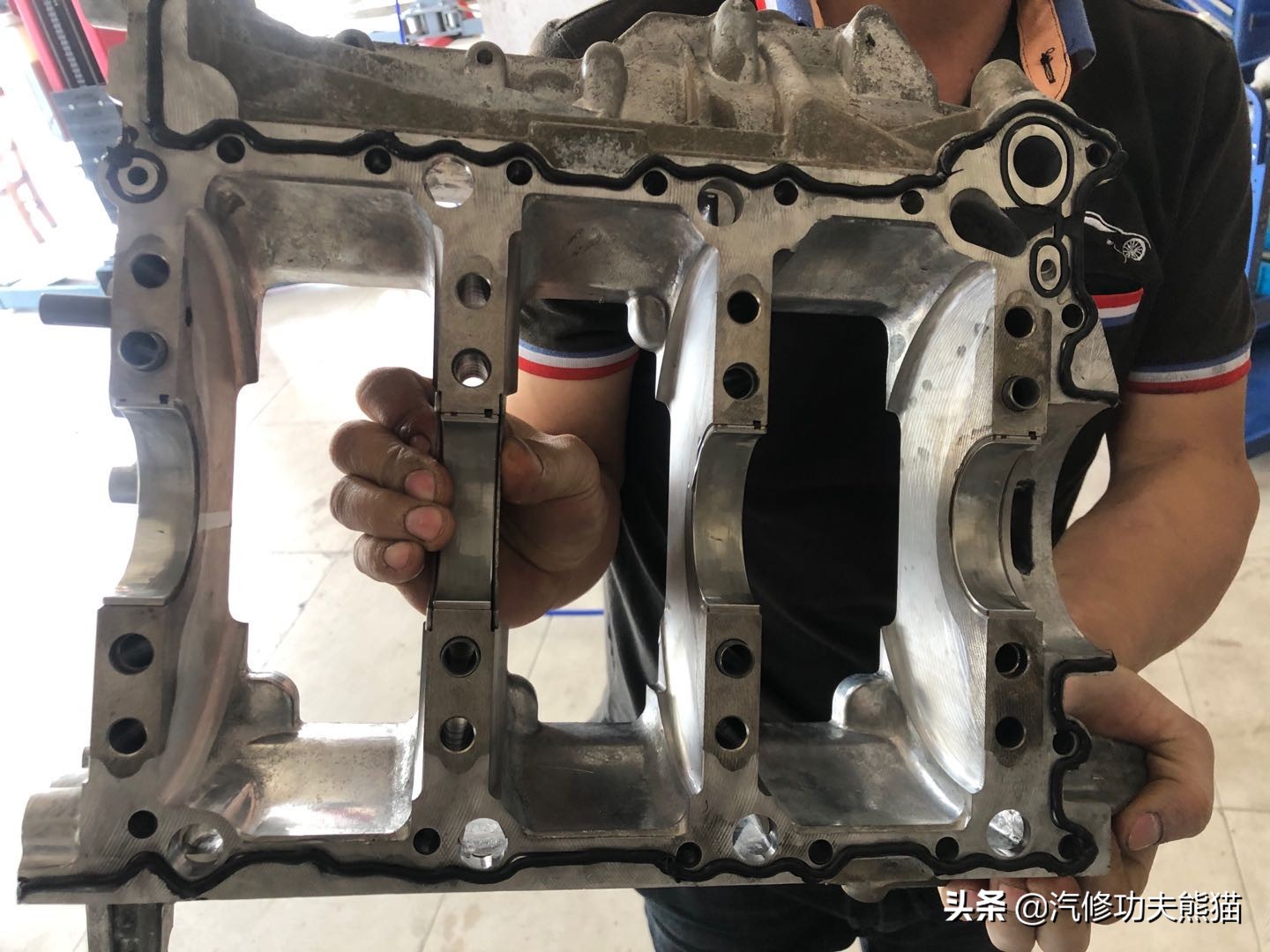 奥迪a6l2.4免拆烧机油处理靠谱吗,奥迪a6l2.4烧机油大修注意事项