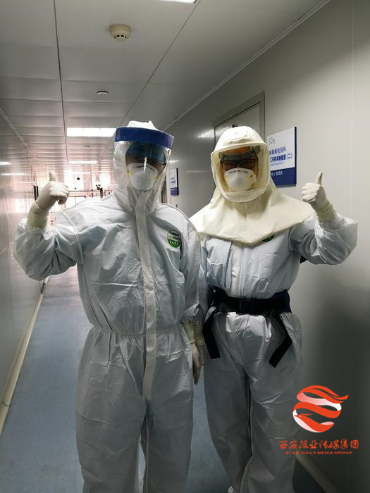 她，每天都在离病毒最近的地方没日没夜地战斗