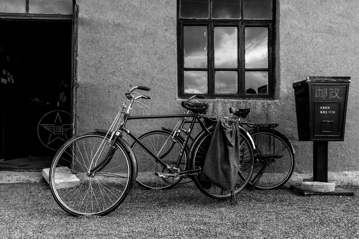 二八自行车记：车把前面安个筐，车座下面放块布，后座上面绑根绳