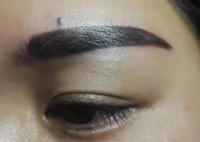 纹眉的正确方法与注意事项,纹眉要避开哪些误区
