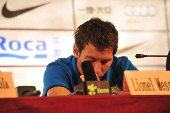 梅西被卡卡球迷骂过吗视频,球迷骂梅西完整视频