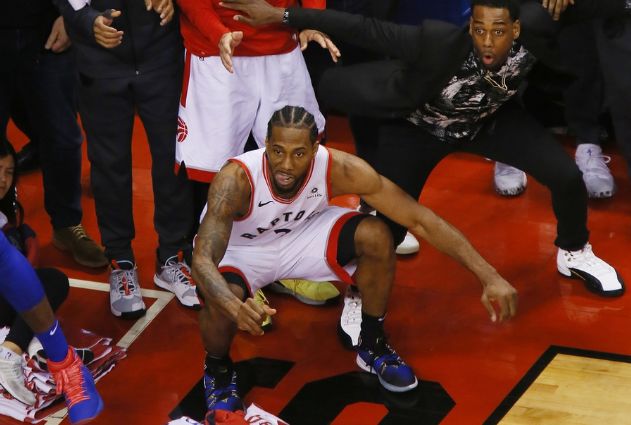 小卡抢七压哨绝杀76人,小卡绝杀76人小卡采访