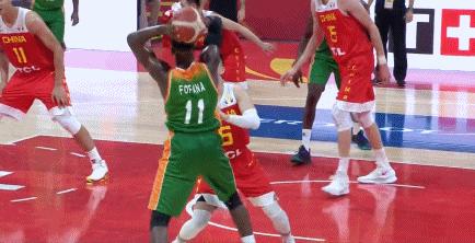 国际赛场易建联关键比赛表现,易建联在赛场发挥出色无人阻挡