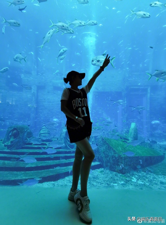 马丽年轻时照片简直认不出,马丽搞笑自拍