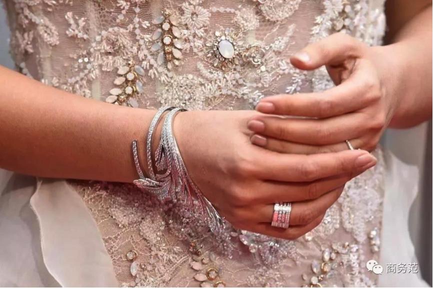 宝诗龙quatre无钻多少钱,萧邦首饰的四大系列