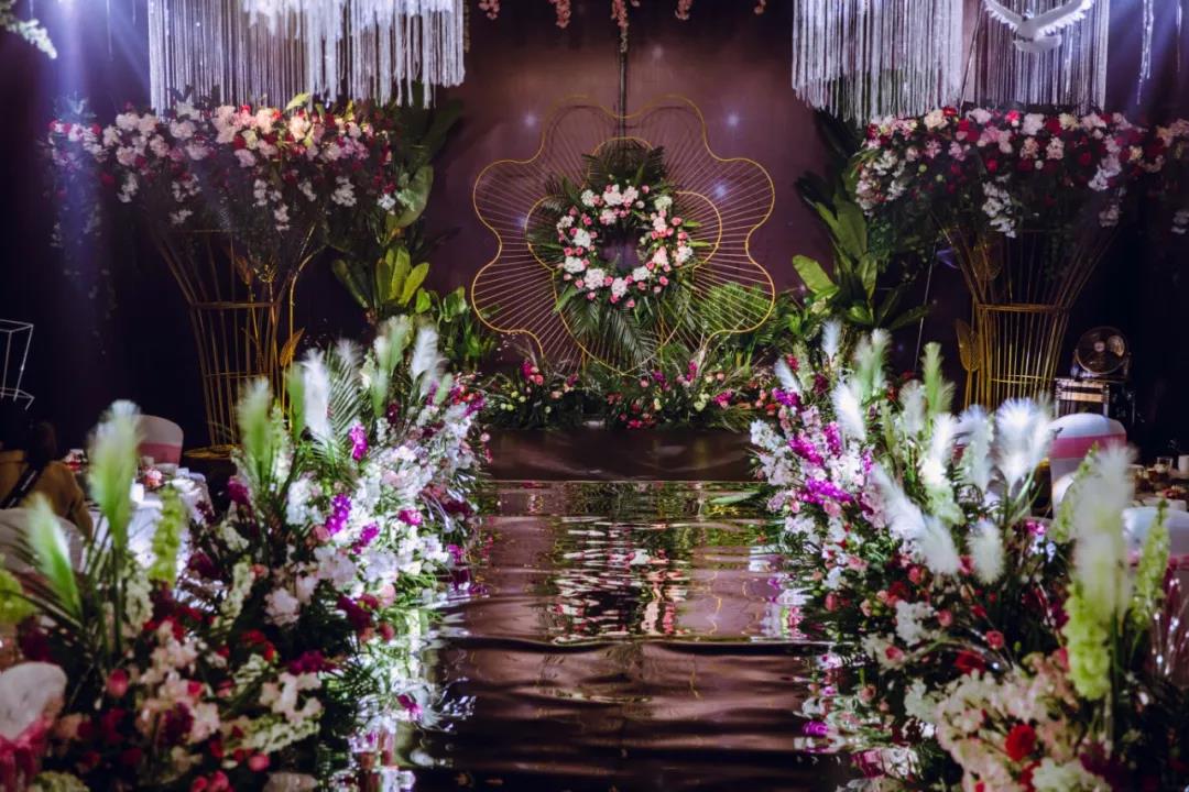 主持婚礼的主持人,赣州海之声婚礼主持人价位