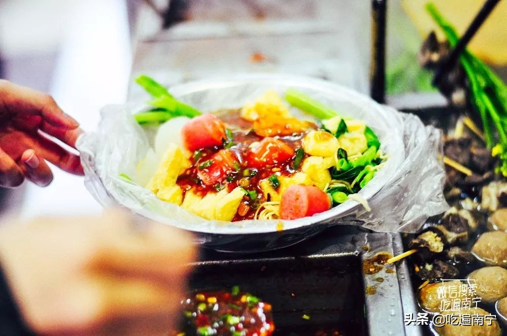 没吃过路边摊的麻辣烫,广西南宁街边老牌牛杂
