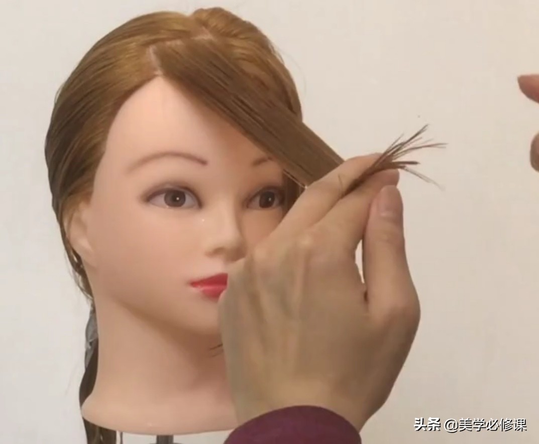 中长八字刘海发型适合什么脸型,教修剪刘海修饰脸型视频