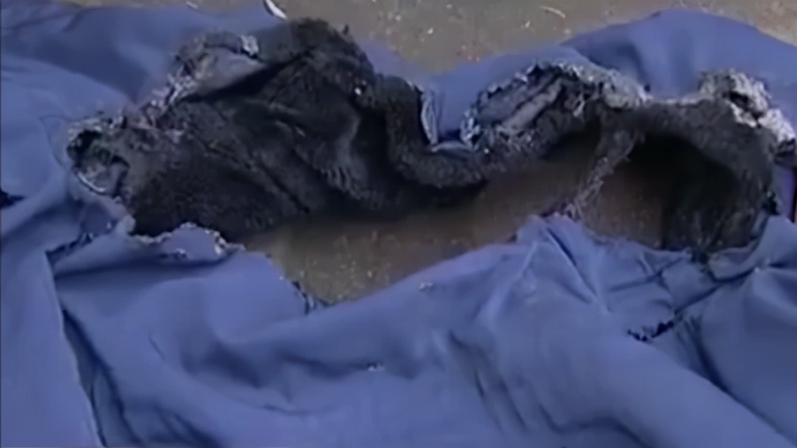 老人突然人体自燃烧成灰,老人自燃真实视频