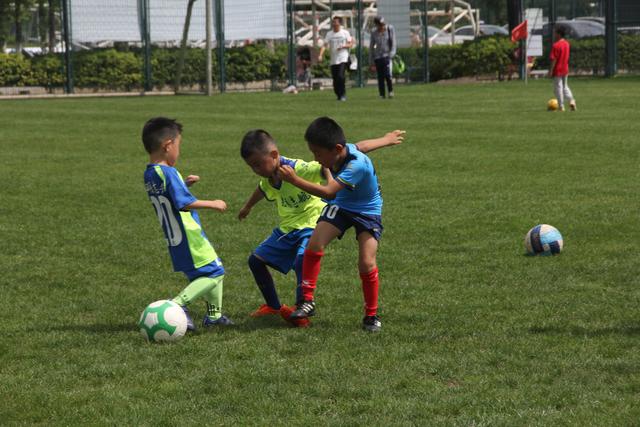 感受阳光感受生活的乐趣,感受阳光的美好传递运动的快乐