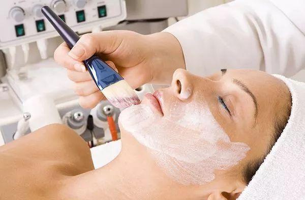 毛孔粗大什么产品可以缩小毛孔,收缩毛孔改善毛孔粗大的小窍门