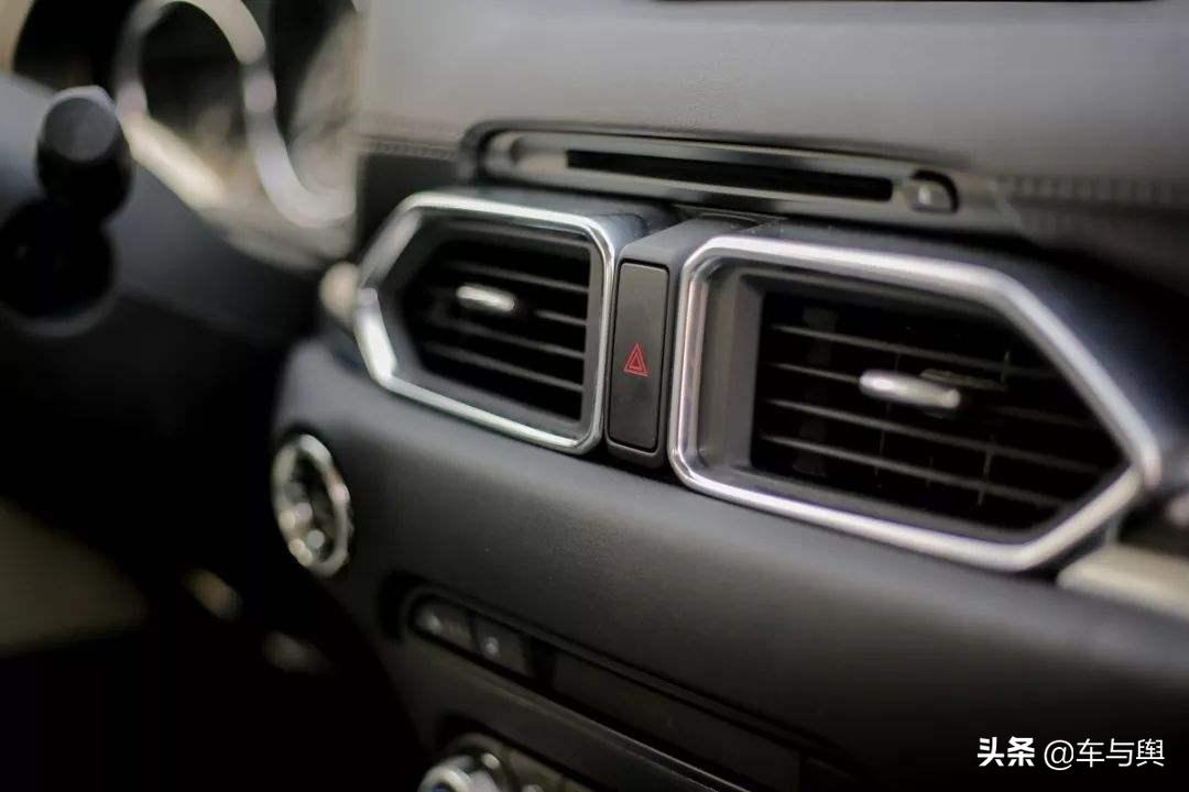 如何用空调去除车内异味,关闭车内空调后过一会儿有异味
