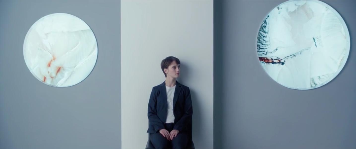 《双面情人》：纷繁欲望下，一场女性的自我探索与心灵救赎