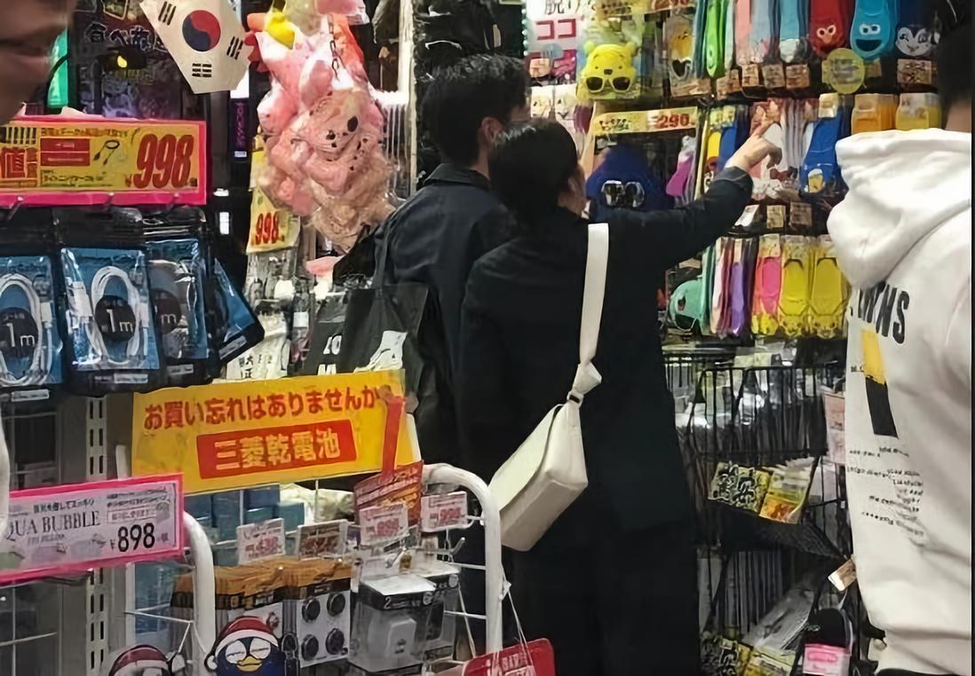 tvb小生被爆出两位绯闻女友,tvb人气小生地下恋情