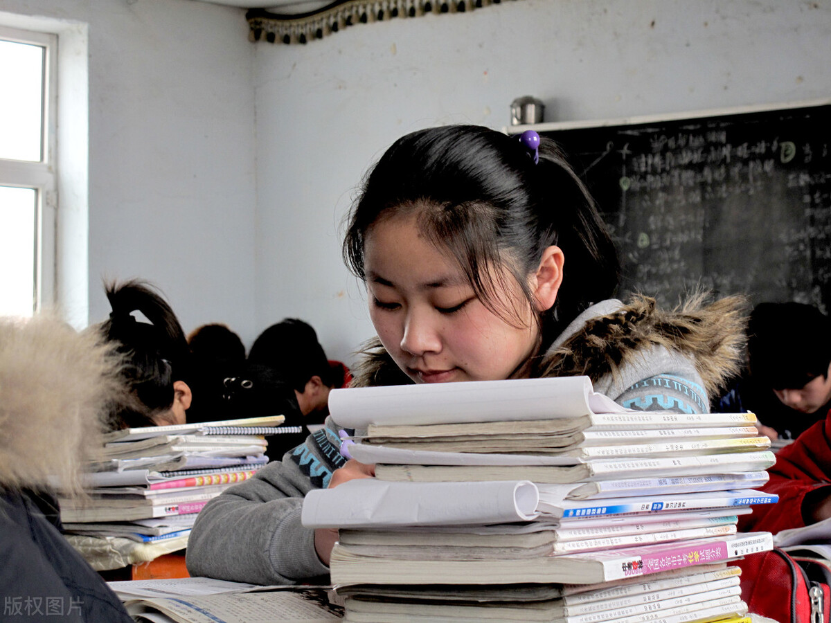 怎么和老师谈孩子成绩下滑的问题,孩子成绩退步了该怎么和老师交流