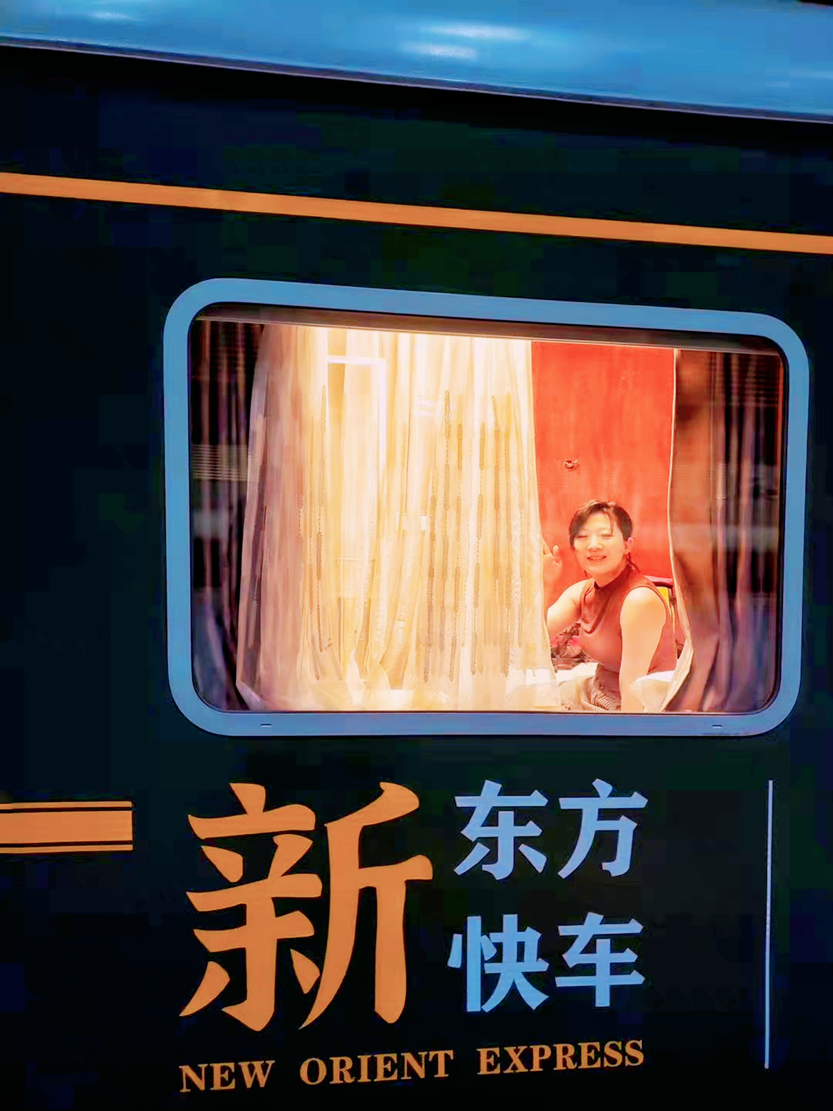 豪华旅游火车票价2万元,平价旅游火车票价多少元