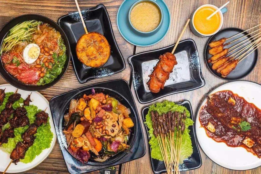 阿姨在路边卖麻辣拌,辽宁大姐秘制麻辣拌