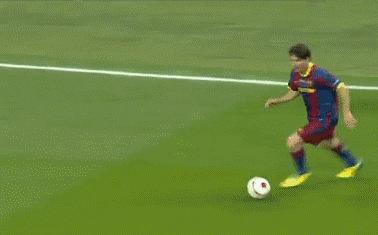 小罗看大罗钟摆过人,大罗脚后跟挑球过人