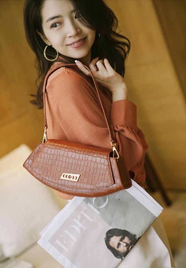 三木冬日示范减龄会穿女人有范儿,初春三木穿什么衣服好看