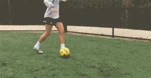 足球基本功运球训练,足球界外球变向规则视频