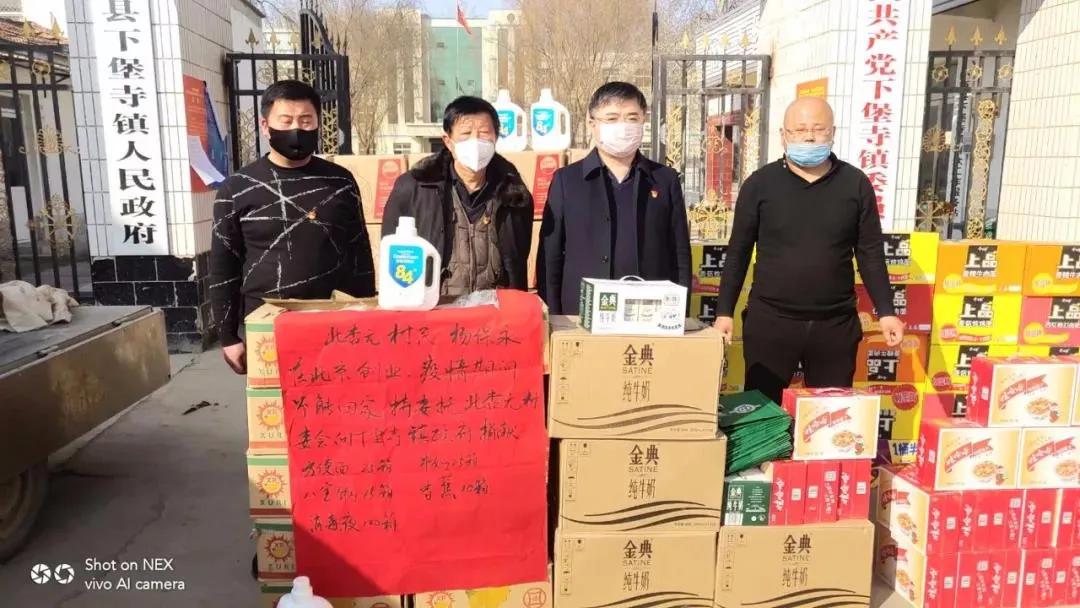 防控疫情爱心捐款新闻报道,致敬抗疫一线志愿者们