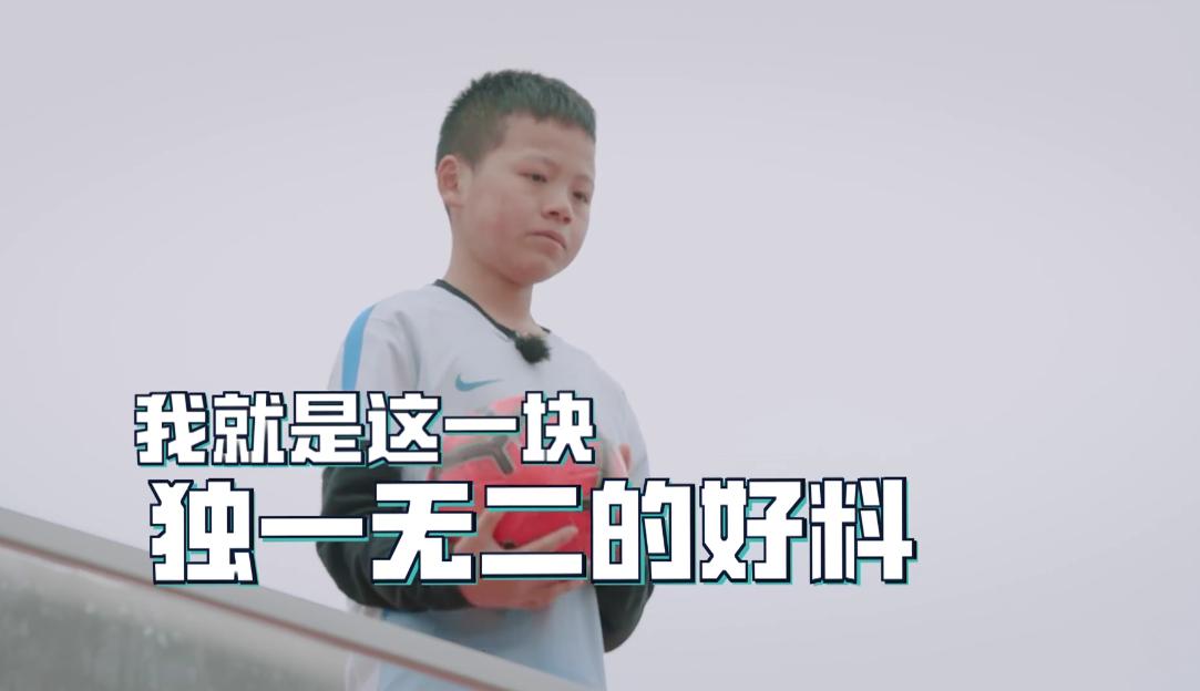 14岁的少年梦想踢足球,12岁男孩踢职业足球有希望吗