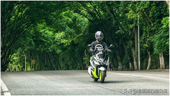 目前最火踏板车摩托车,现在最火的几款城市代步小踏板