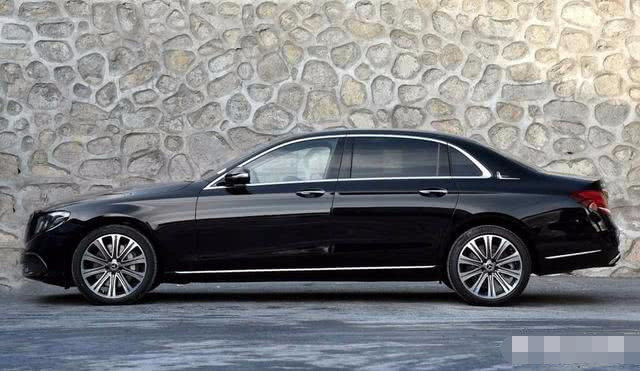 号称奔驰小s的车,奔驰小s白色售价多少